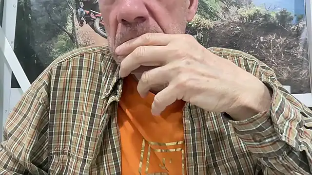 Snapshot of tauromolo chatting on 04.22.26 tauromolo online show from 04.22.26
