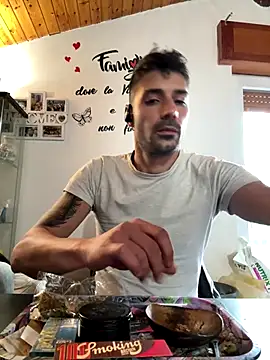 Snapshot of fisicato chatting on 10.08.25 fisicato online show from 10.08.25