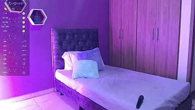 Snapshot of Medelynevans1 chatting on 02.26.25 Medelynevans1 online show from 02.26.25