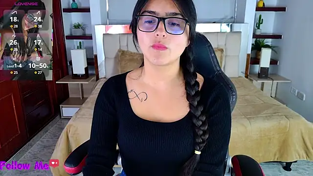 scarlleth  online show from 09.18.25