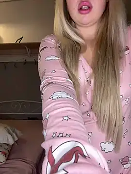 Snapshot of touchme_now chatting on 02.06.25 touchme now online show from 02.06.25