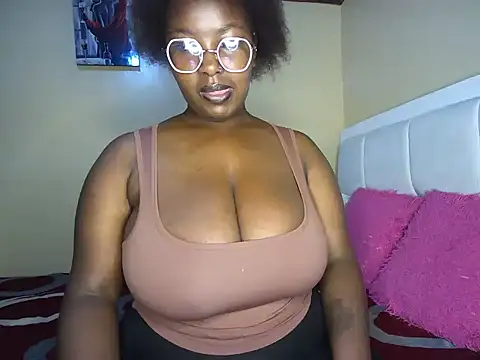 Snapshot of Sparkles_J chatting on 10.28.25 Sparkles J online show from 10.28.25