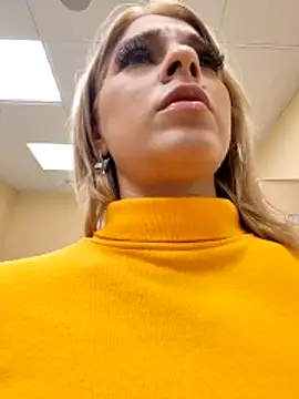 Snapshot of Unforgettable_ket chatting on 12.15.25 Unforgettable ket online show from 12.15.25