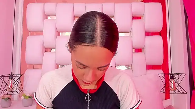 EmmyCruzZ online show from 12.15.25