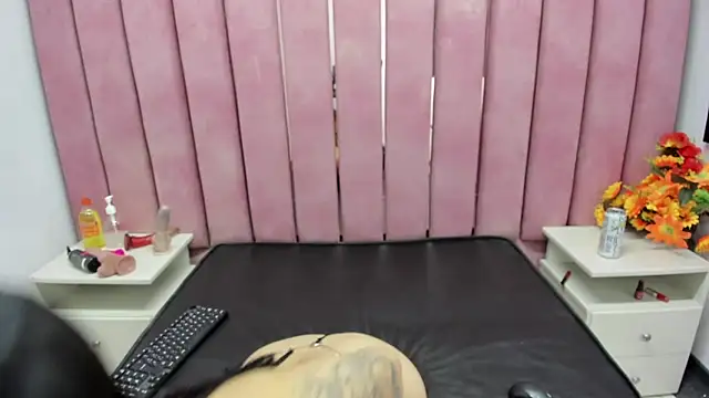 Snapshot of ChloeRosey chatting on 11.21.25 ChloeRosey online show from 11.21.25