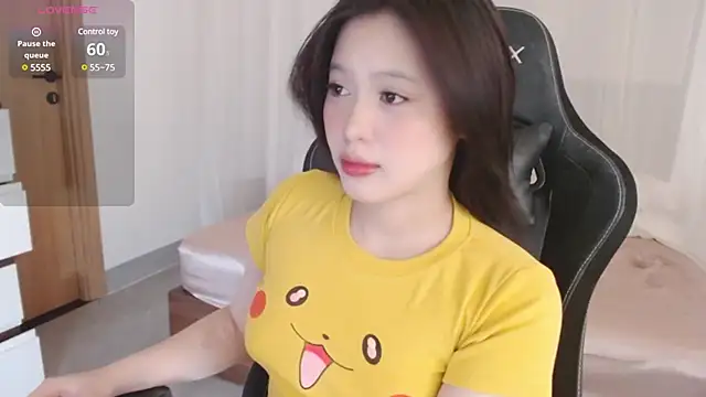 Lin SiYee online show from 03.04.25