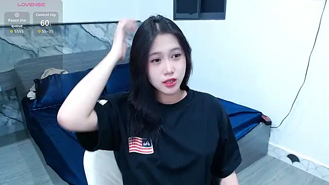 Lin SiYee online show from 11.25.25