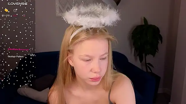 Snapshot of Sarra_Cooper chatting on 01.17.25 Sarra Cooper online show from 01.17.25