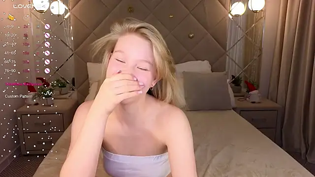 Snapshot of Sarra_Cooper chatting on 01.21.25 Sarra Cooper online show from 01.21.25