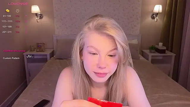 Snapshot of Sarra_Cooper chatting on 01.31.25 Sarra Cooper online show from 01.31.25