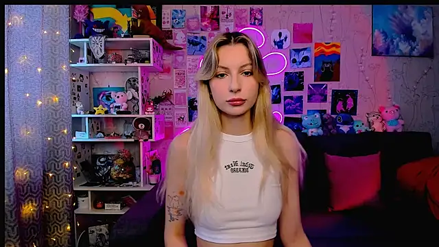 Snapshot of Maria_Hunt chatting on 02.05.25 Maria Hunt online show from 02.05.25