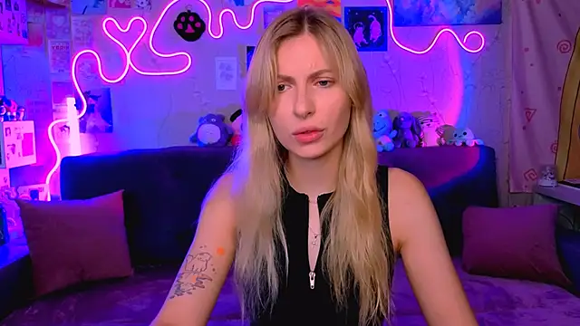 Snapshot of Maria_Hunt chatting on 09.23.25 Maria Hunt online show from 09.23.25