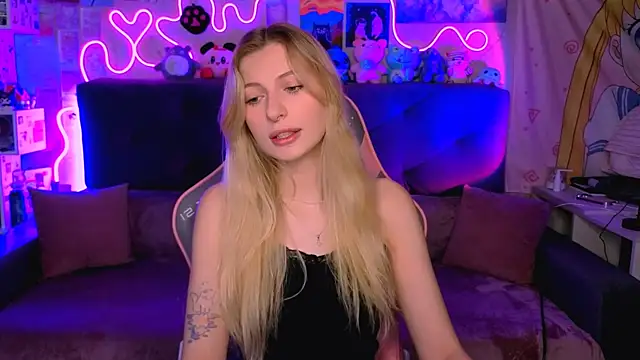 Snapshot of Maria_Hunt chatting on 11.13.25 Maria Hunt online show from 11.13.25