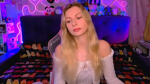 Snapshot of Maria_Hunt chatting on 11.19.25 Maria Hunt online show from 11.19.25