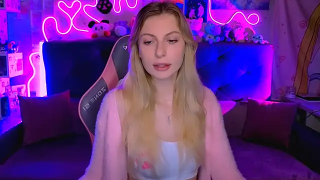 Snapshot of Maria_Hunt chatting on 11.26.25 Maria Hunt online show from 11.26.25