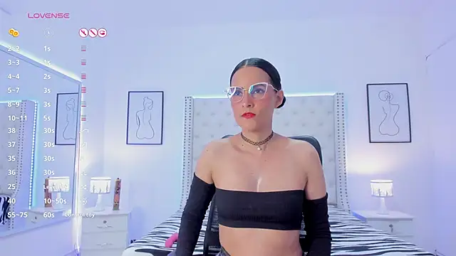 Snapshot of Coco_Balenciaga_ chatting on 01.08.25 Coco Balenciaga online show from 01.08.25