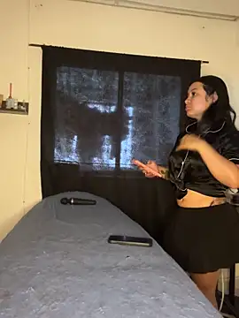 Pretty Isadora online show from 11.08.25