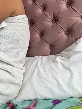 Pretty Isadora online show from 11.28.25