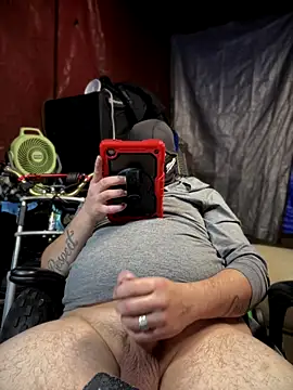 Snapshot of joeycbigcock chatting on 11.12.25 joeycbigcock online show from 11.12.25