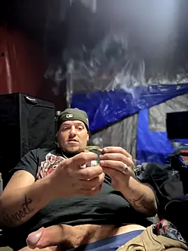 Snapshot of joeycbigcock chatting on 11.24.25 joeycbigcock online show from 11.24.25