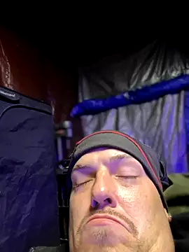 Snapshot of joeycbigcock chatting on 11.28.25 joeycbigcock online show from 11.28.25