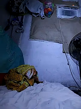 Snapshot of The-quee22 chatting on 10.11.25 The-quee22 online show from 10.11.25