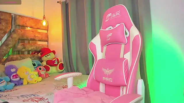 Snapshot of Mia_coxx1 chatting on 01.26.25 Mia coxx1 online show from 01.26.25