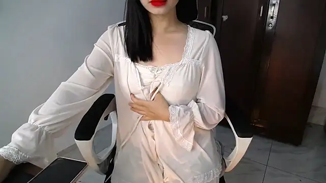 Lunobaby 204 online show from 11.15.25