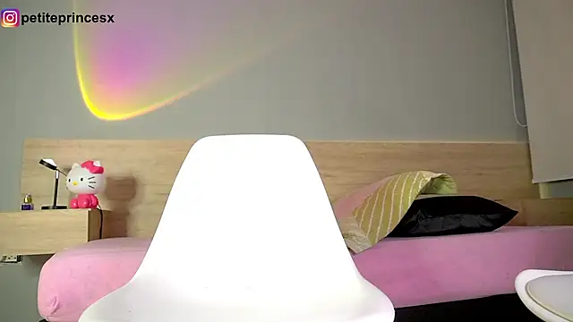 petitevictoria online show from 02.19.25