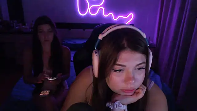 Snapshot of helengilmor chatting on 09.08.25 helengilmor online show from 09.08.25