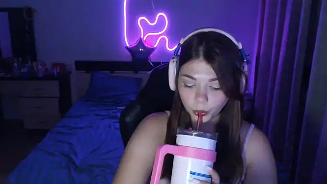 Snapshot of helengilmor chatting on 09.10.25 helengilmor online show from 09.10.25