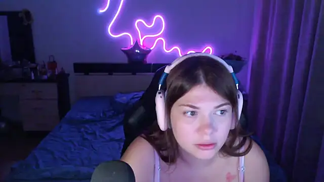 Snapshot of helengilmor chatting on 09.16.25 helengilmor online show from 09.16.25