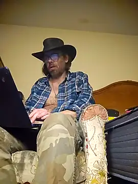 Snapshot of Geaux_Again chatting on 01.10.25 Geaux Again online show from 01.10.25