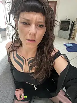 Snapshot of OniricFemme chatting on 11.01.25 OniricFemme online show from 11.01.25