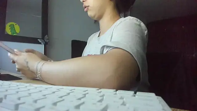 Fiore Sanz  online show from 12.23.24