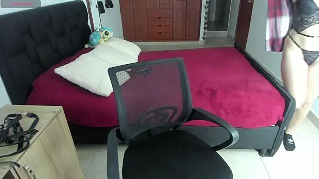 Fiore Sanz  online show from 02.22.25