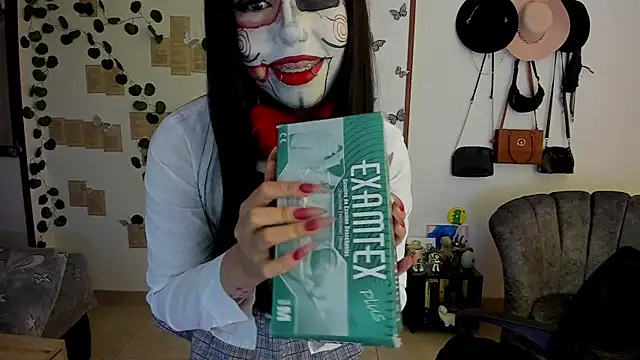 Fiore Sanz  online show from 10.18.25