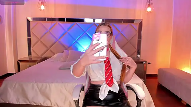 SamanthaKlein  online show from 03.22.25