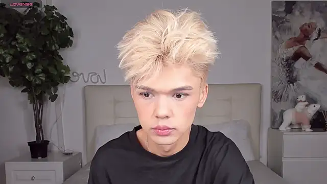 Snapshot of Felix_Rey chatting on 12.19.25 Felix Rey online show from 12.19.25