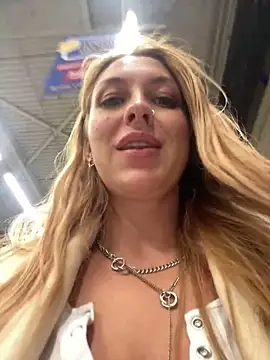 Snapshot of Sweet___Emily chatting on 12.04.24 Sweet   Emily online show from 12.04.24