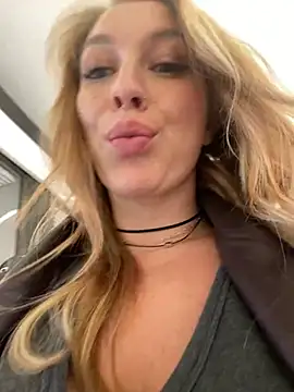 Snapshot of Sweet___Emily chatting on 12.15.24 Sweet   Emily online show from 12.15.24