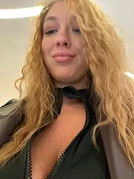 Snapshot of Sweet___Emily chatting on 12.19.24 Sweet   Emily online show from 12.19.24