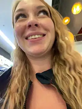 Snapshot of Sweet___Emily chatting on 12.19.24 Sweet   Emily online show from 12.19.24