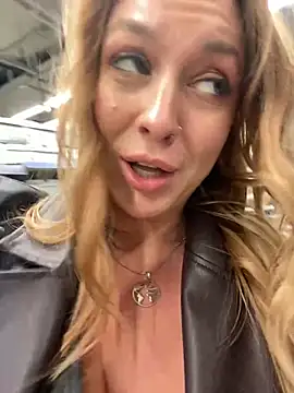 Snapshot of Sweet___Emily chatting on 01.02.25 Sweet   Emily online show from 01.02.25