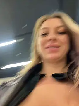 Snapshot of Sweet___Emily chatting on 01.15.25 Sweet   Emily online show from 01.15.25