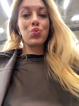 Snapshot of Sweet___Emily chatting on 03.12.25 Sweet   Emily online show from 03.12.25