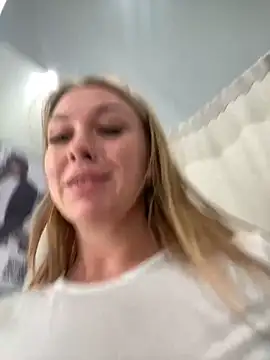 Snapshot of Sweet___Emily chatting on 03.19.25 Sweet   Emily online show from 03.19.25