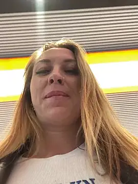 Snapshot of Sweet___Emily chatting on 03.21.25 Sweet   Emily online show from 03.21.25