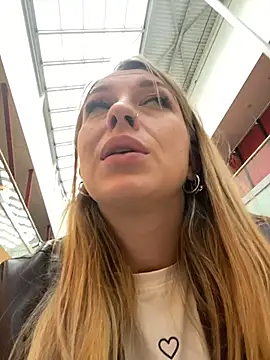 Snapshot of Sweet___Emily chatting on 09.25.25 Sweet   Emily online show from 09.25.25