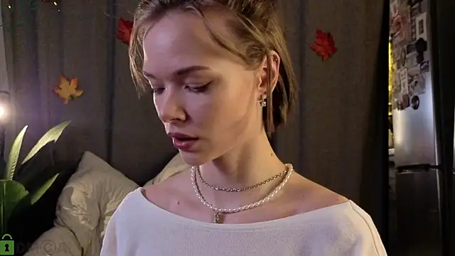 Snapshot of Eva_Natsumi chatting on 11.08.25 Eva Natsumi online show from 11.08.25